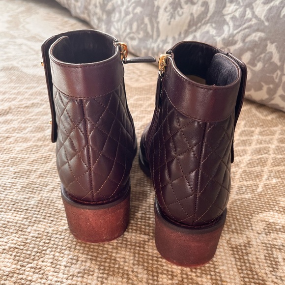 Chanel Quilted Leather Logo Booties Size 38.5 - Picture 5 of 8